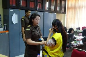Selebgram Asal Tulungagung Ketangkap Basah Promosikan Judi Online