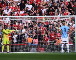 Psywar Onana Bikin Gawang MU Dibobol Haaland