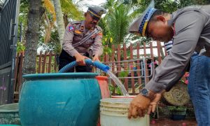 Kekeringan Meluas, Polres Trenggalek Salurkan 52 Ribu Liter Air Bersih