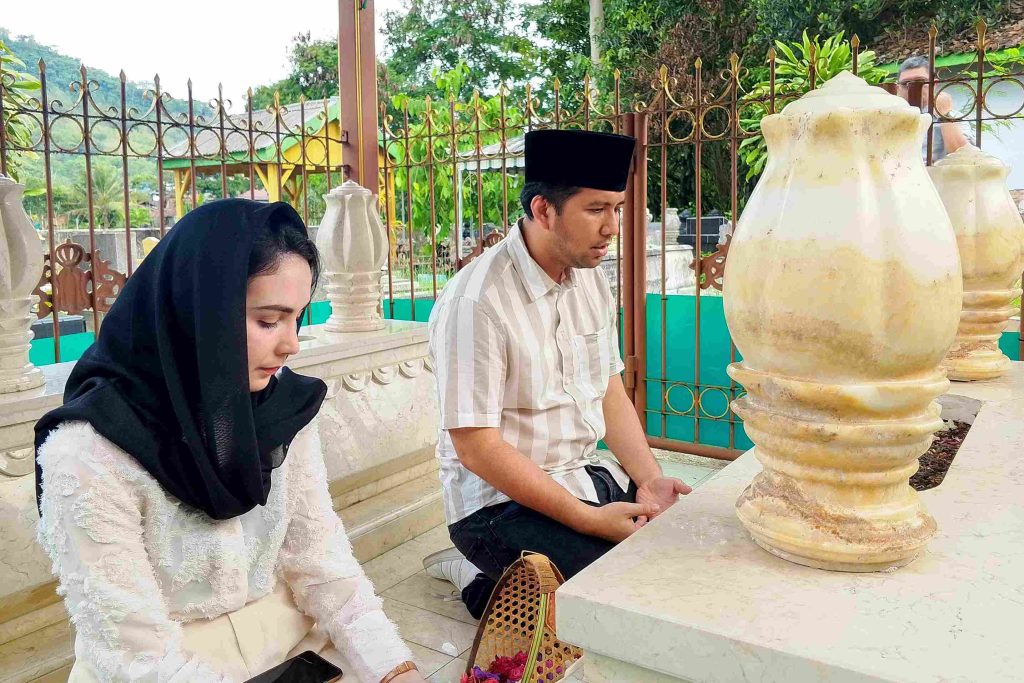 Emil Dardak dan Arumi Bachsin Sempatkan Pulang Kampung Sebelum Pilgub