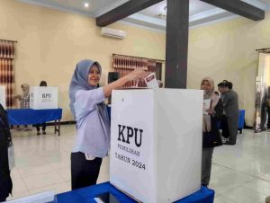 KPU Trenggalek Pastikan Kelancaran Pilkada 2024 Lewat Simulasi Pemungutan Suara