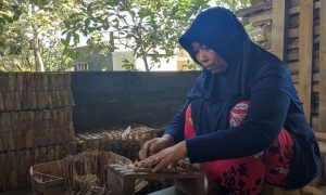 Pengrajin Reyeng Tetap Bertahan Demi Pasokan Wadah Pindang