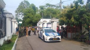 Polres Trenggalek Amankan Pendistribusian Bilik Suara ke Gudang PPK