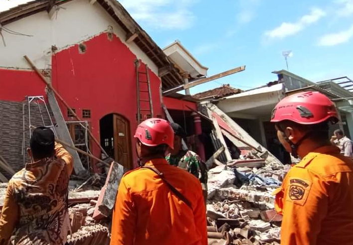 Teras Ambruk Saat Renovasi Rumah, Tiga Korban Tertimpa Material