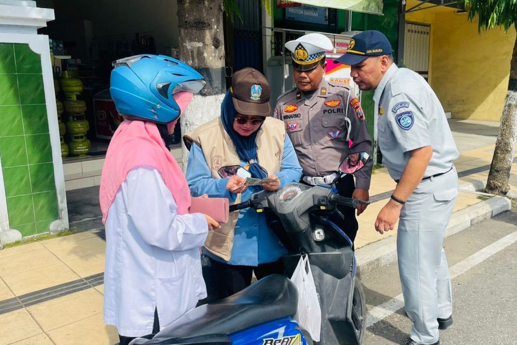 Polres Trenggalek Aktif Sosialisasikan Kepatuhan Pajak dan Keselamatan Berkendara