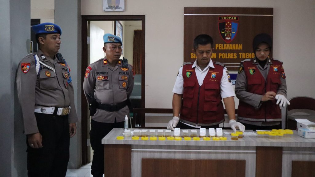 Polres Trenggalek Gelar Tes Urine untuk Pastikan Personel Bebas Narkoba