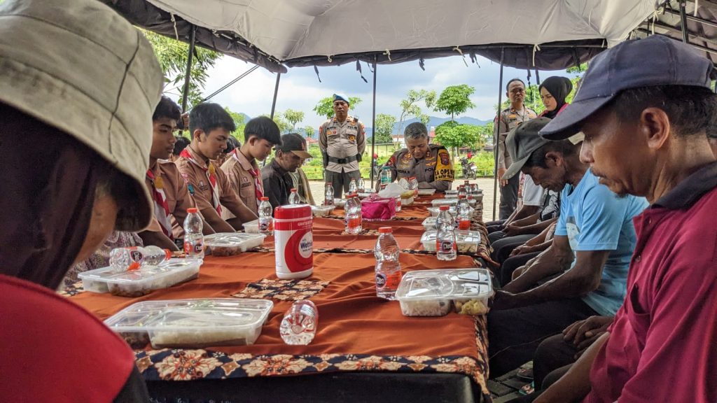 Polres Trenggalek Salurkan Makan Siang Gratis untuk Dukung Pemenuhan Gizi Masyarakat