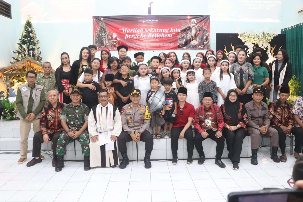 Polres Trenggalek Turut Tinjau Perayaan Natal di Sejumlah Gereja