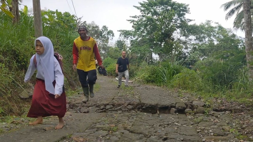 Puluhan Warga Mengungsi Akibat Tanah Gerak di Trenggalek