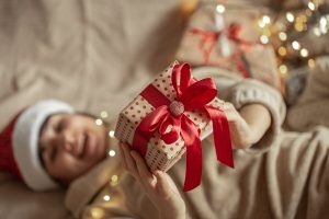 Rekomendasi Kado Natal Kekinian untuk Pacar