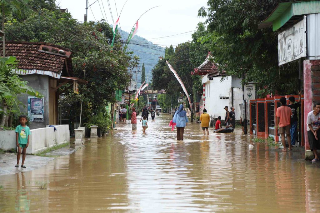Tips Menghadapi Banjir Saat Musim Hujan