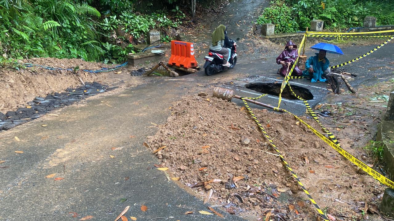 Kondisi Lalu Lintas di Jalan Watulimo