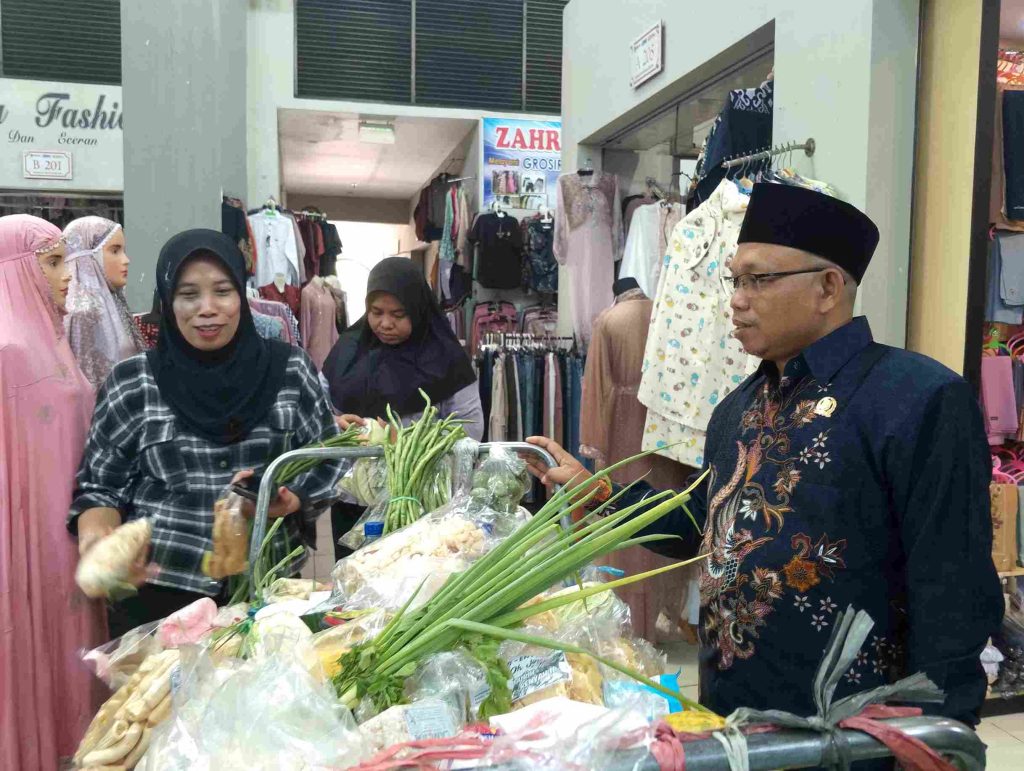 Pasar Pon Loyo, Murkam Ajak Masyarakat Belanja di Pedagang Lokal