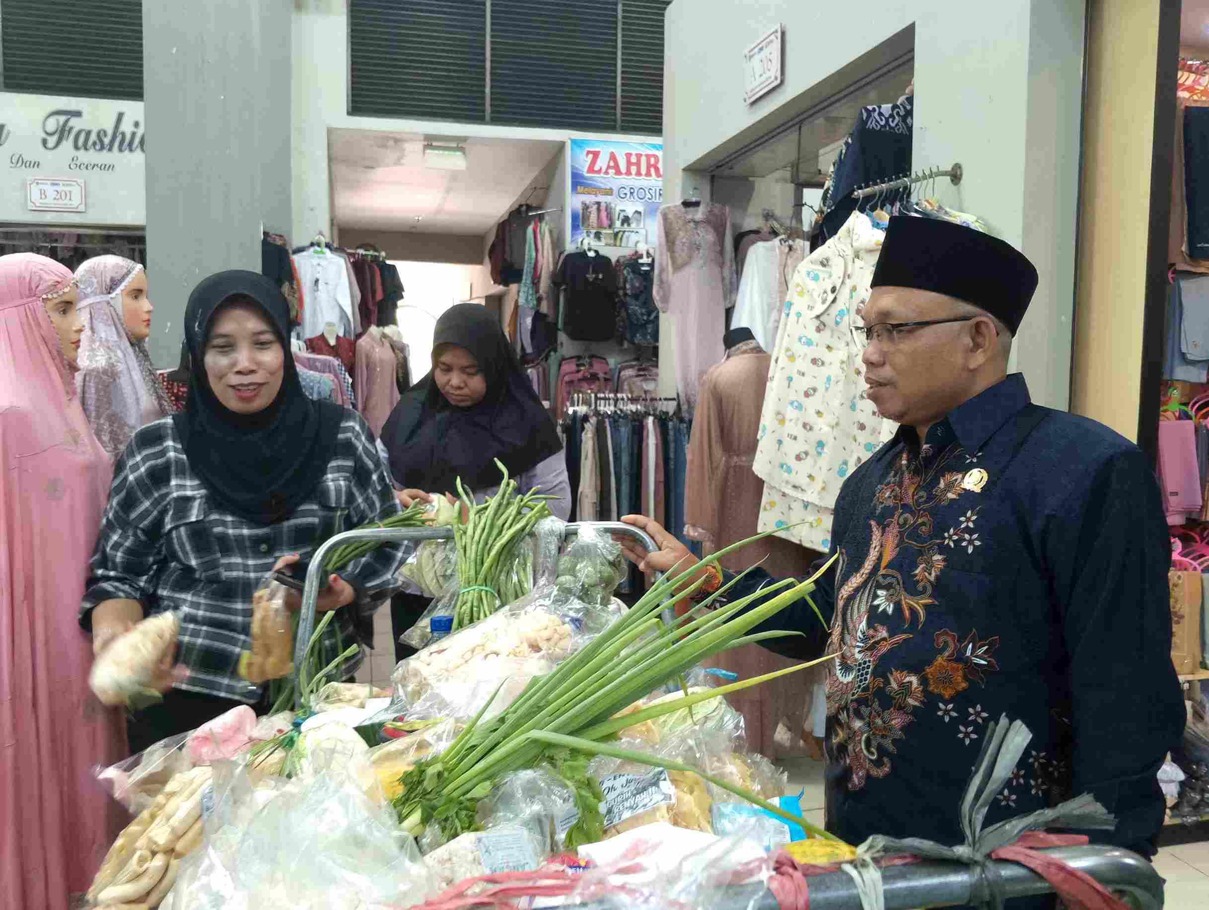 Pasar Pon Loyo, Murkam Ajak Masyarakat Belanja di Pedagang Lokal