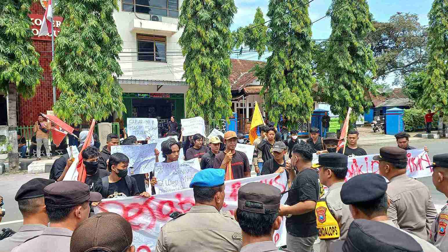 Jalannya Aksi Unjuk Rasa