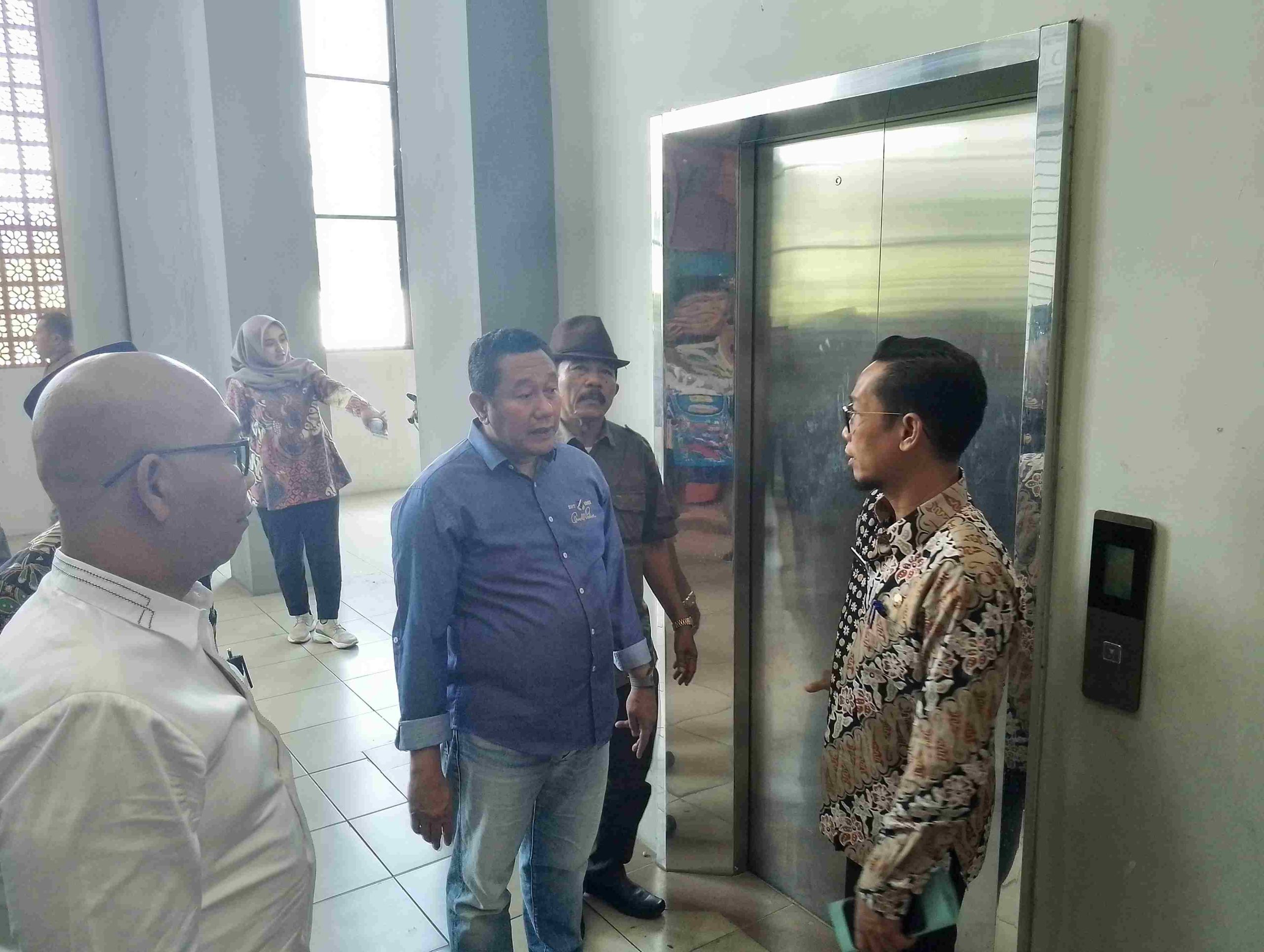 Komisi II DPRD Trenggalek Tinjau Pasar Pon yang Makin Sepi Pembeli