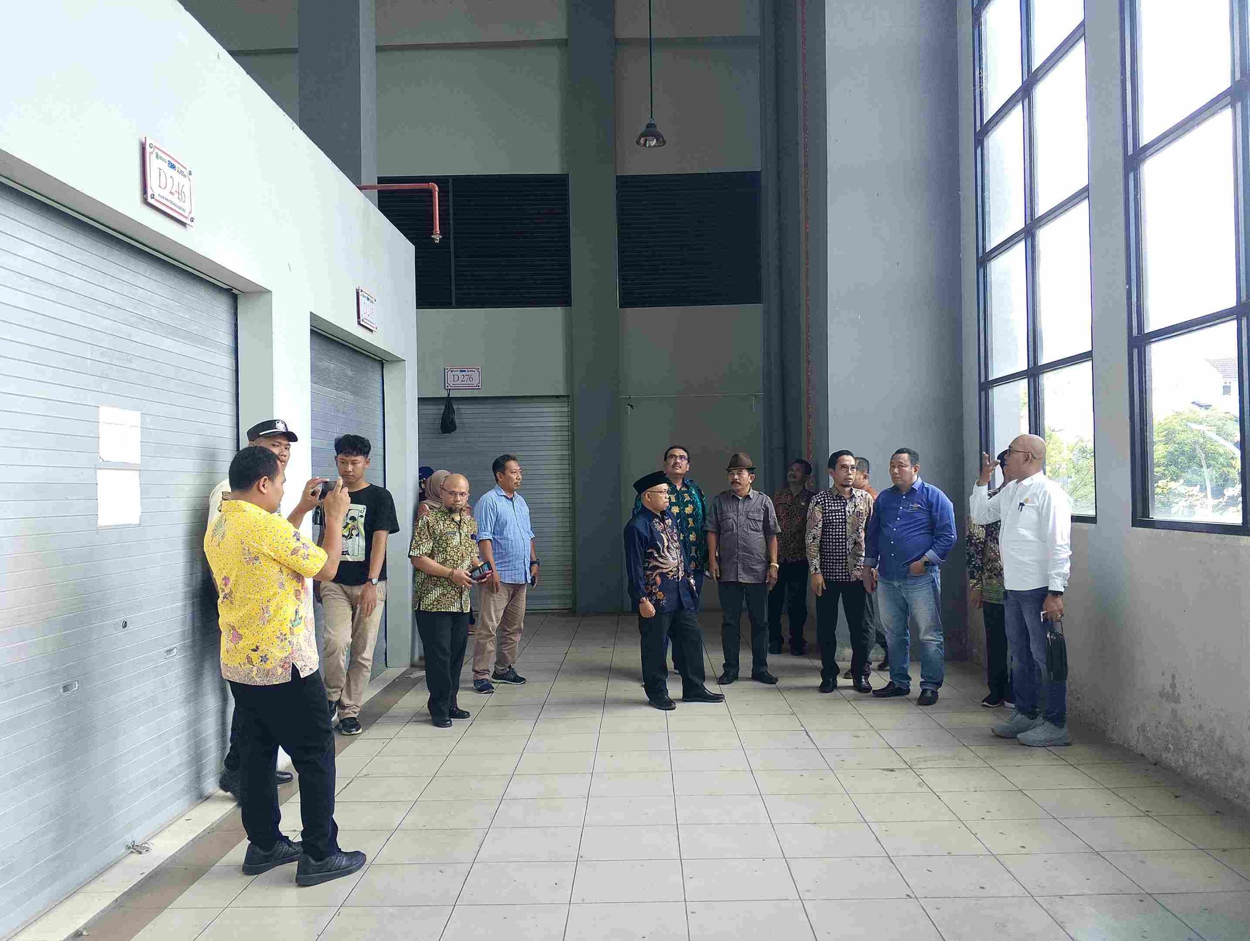 Pertimbangkan Jam Buka Pedagang