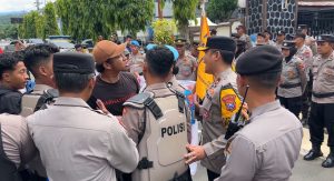 Polres Trenggalek Kawal Aksi Unjuk Rasa Aliansi Mahasiswa di Gedung DPRD