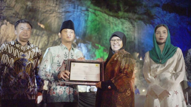 Tantangan dan Implikasi Politik