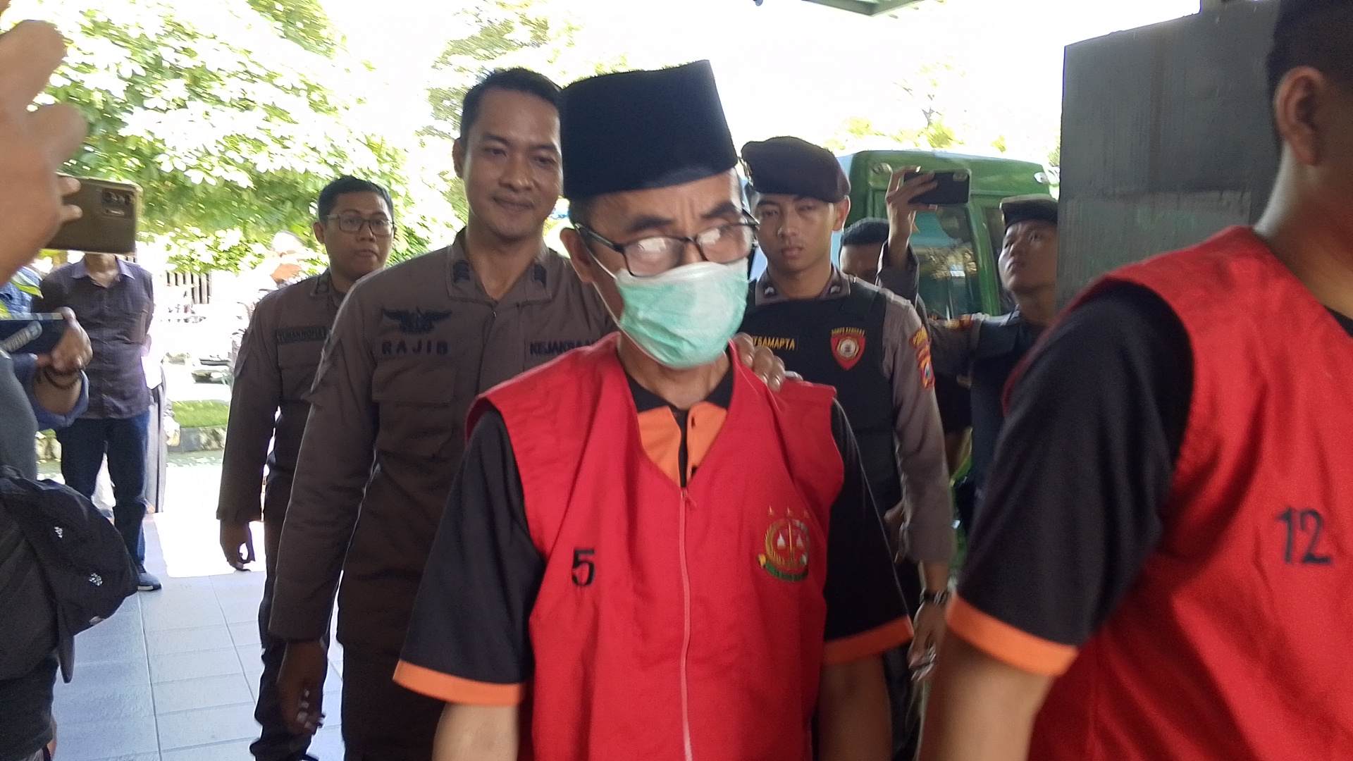 Vonis 14 Tahun Kiai Hamili Santriwati Dinilai Terlalu Rendah