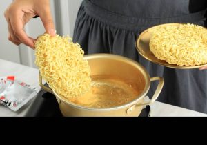 Dampak Buruk Sahur dengan Mi Instan bagi Kesehatan