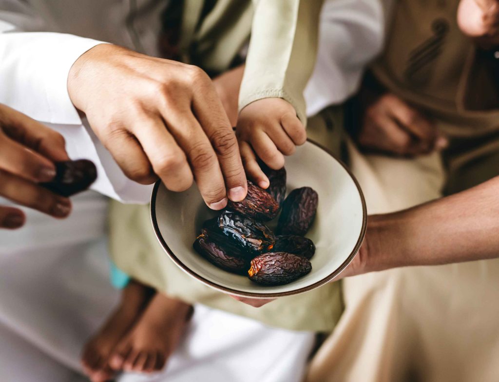 Dr Tirta Bongkar Manfaat Kurma sebagai Sumber Energi Alami saat Puasa Ramadhan