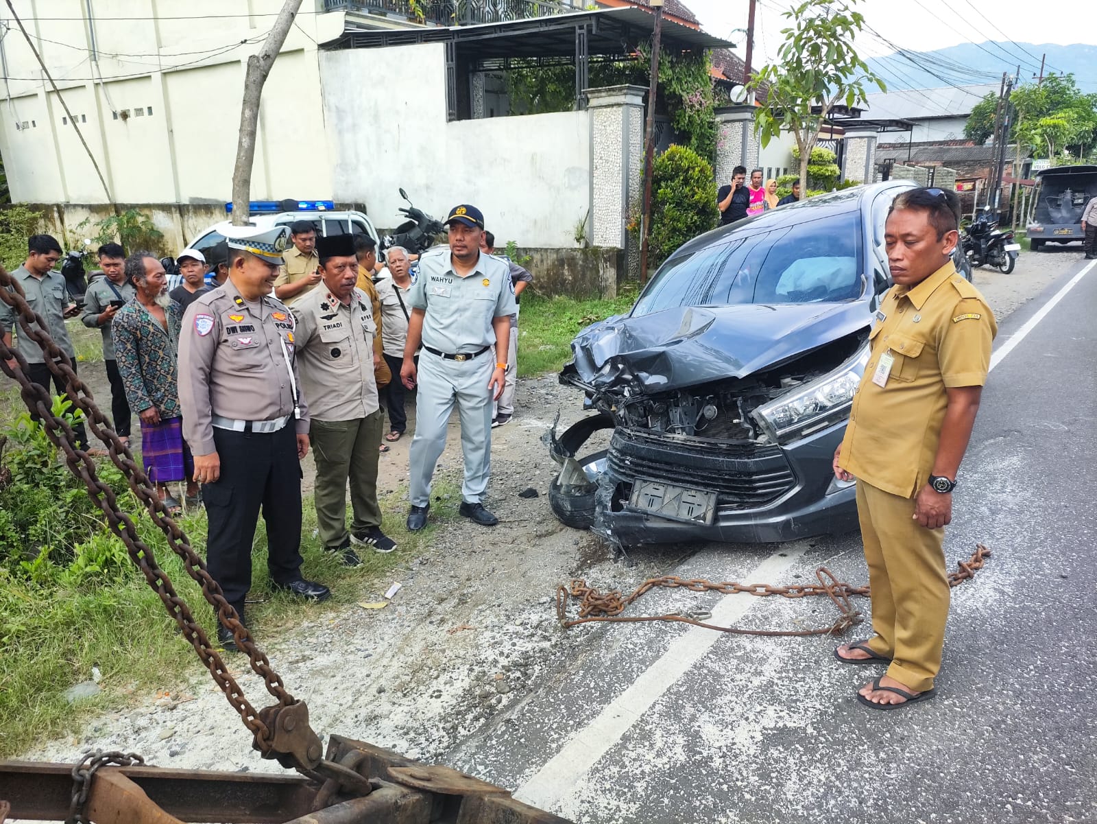 Mobil Kepala Dinsos Trenggalek Terlibat Kecelakaan di Kecamatan Pogalan