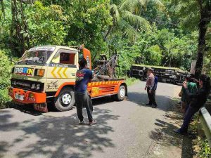 Truk Kecelakaan Usai Mengikuti Google Maps di Trenggalek