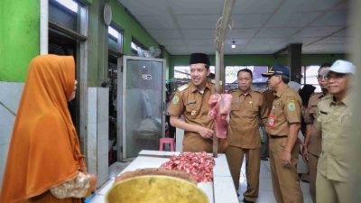 Wabup Trenggalek Tinjau Harga Bahan Pokok Jelang Lebaran