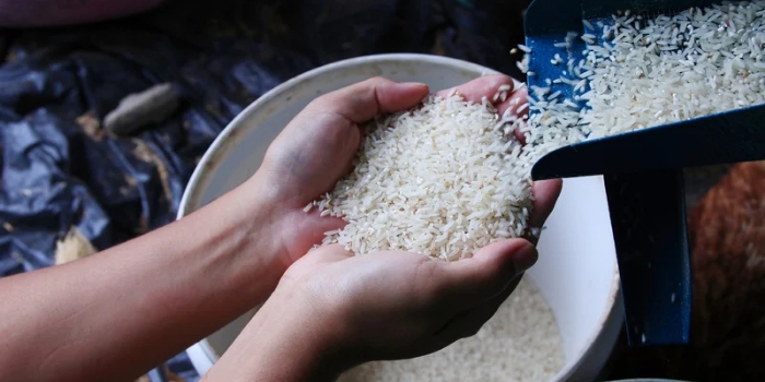 Ritel Diminta Tarik Beras Oplosan di Pasaran