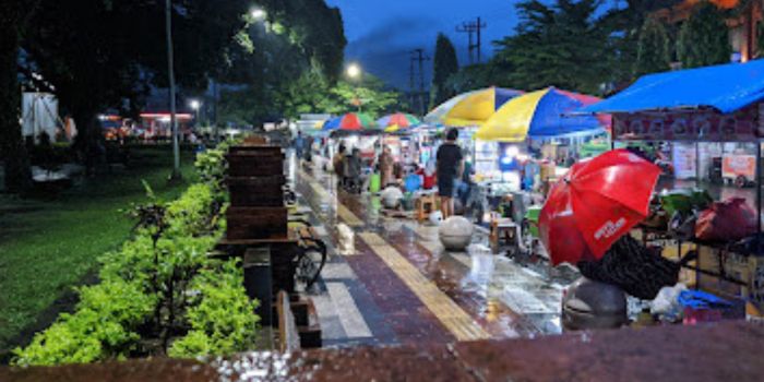 Bakeuda Tegaskan Retribusi Alun-Alun Trenggalek Sesuai Perda