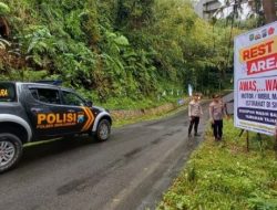 Polsek Munjungan Pasang Baliho Imbauan di Jalur Rawan Trenggalek-Munjungan