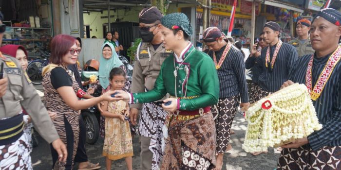 Antusias Warga Warnai Kirab Pusaka Hari Jadi Trenggalek ke-831