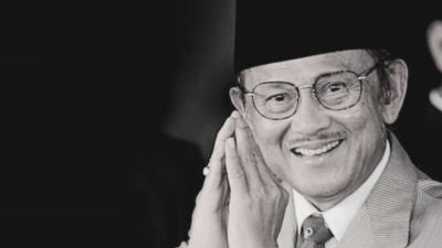 BJ Habibie dan Taktik Ekonomi di Tengah Krisis Moneter 1998