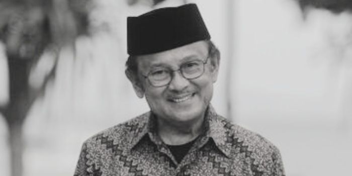 Kisah BJ Habibie Sang Penjinak Dollar di Masa Krismon