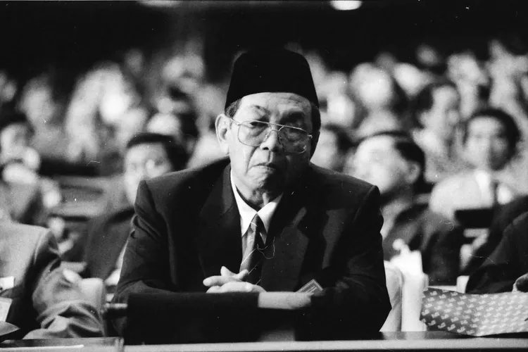 Latar Belakang Dekrit Presiden Gus Dur 2001