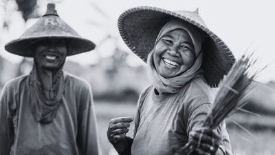 Caping Si Penjaga Kepala yang Tak Pernah Nuntut Balas Budi