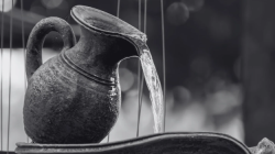 Kendi Tanah Liat: Pendingin Air Alami yang Lebih Setia dari Kulkas