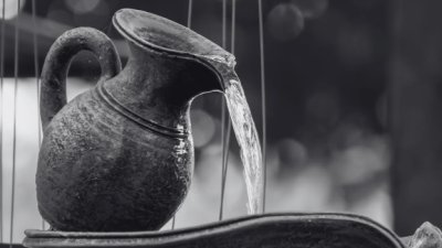 Kendi Tanah Liat: Pendingin Air Alami yang Lebih Setia dari Kulkas