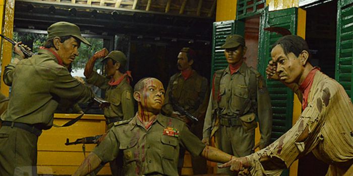Darah Kaum Merah dalam Amok dan Pembantaian Massal