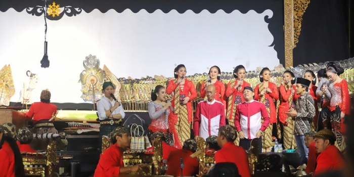 Wayang Jimat Kalimasada Warnai Puncak Hari Jadi Trenggalek 2025
