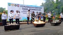 Bongkar Sarang Rokok Ilegal di Jawa Timur