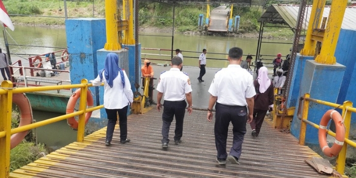 Perizinan Perahu Penyeberangan Sungai Brantas di Tangan KSOP Probolinggo
