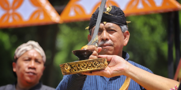Kirab Pusaka Peringatan Pengakuan Keris oleh UNESCO di Trenggalek
