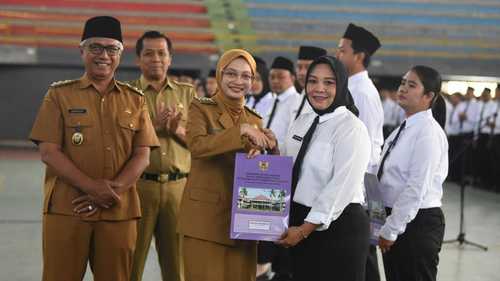 Wali Kota Kediri Serahkan SK PPPK Paruh Waktu